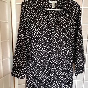 dressbarn 1X Black polka dot button down blouse